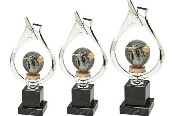 Dartpokal - Pokalfigur auf Marmorsockel